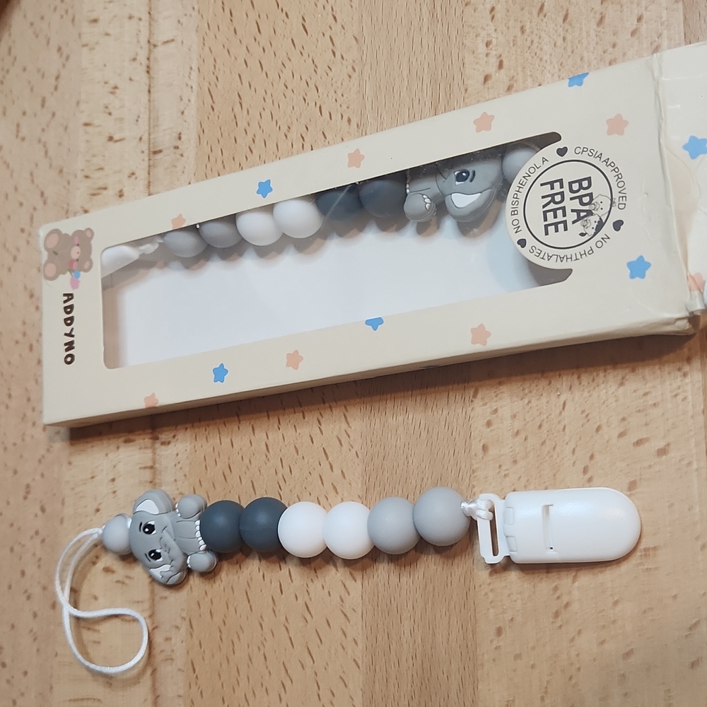 Elephant 🐘 paci clip
